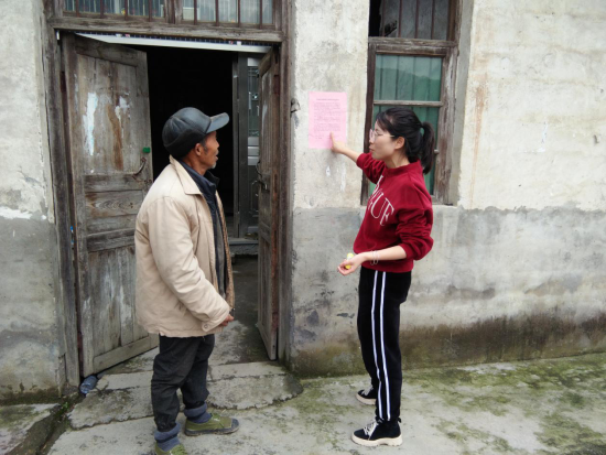 泸溪县兴隆场学区党员老师进村入户宣讲扫黑除恶