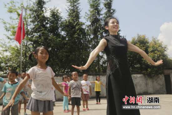 中南大学文化志愿团队泸溪支教，关爱留守儿童