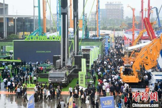 2019年5月，在湖南长沙举行的2019长沙国际工程机械展览会，吸引了1150家中外工程机械企业参展。　杨华峰 摄