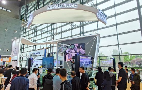 第二届长沙国际工程机械展览会上,梅卡曼德机器人科技有限公司的展位。 第二届长沙国际工程机械展览会上,梅卡曼德机器人科技有限公司的展位。