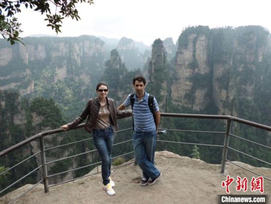 Fabiano Silveira Duarte and his wife visit Zhangjiajie. [Photo/ Fabiano Silveira Duarte]