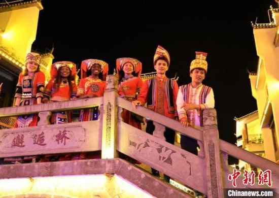International students wear Yao costumes and become part of the Yao ethnic group. [Photo/ Central South University]
