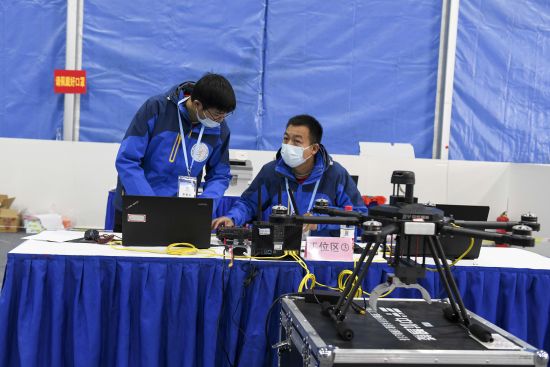 选手进行无人机技术应用比赛。 作者 杨华峰