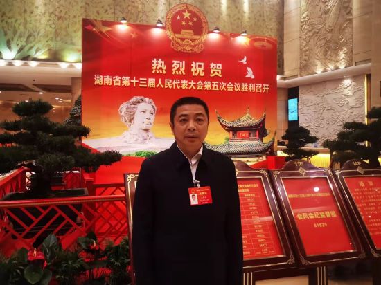 湖南省人大代表、汨罗市委书记朱平波。