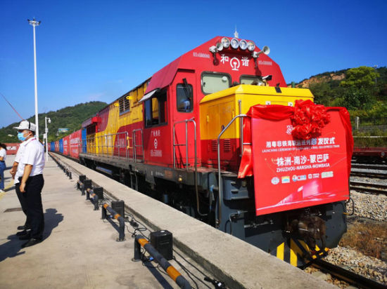 2021年9月15日，首列湘粤非铁海联运班列从湖南株洲正式启运。湖南省商务厅供图