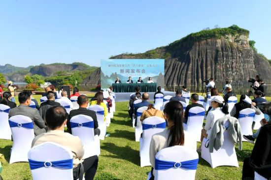 4月8日，湖南省郴州市举行郴州旅游形象宣传“四个最美”征集活动新闻发布会。