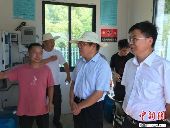 2022年8月，无党派人士调研组以“乡镇污水处理厂运维管理对策研究”为主题开展重点考察。　湖南省委统战部供图