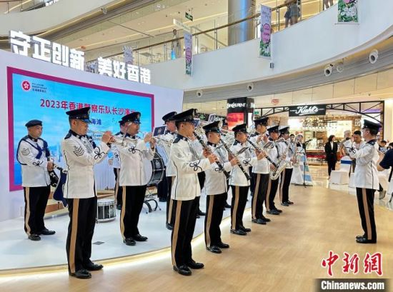 香港警察乐队受邀担任展览开幕式演出嘉宾。　刘曼 摄