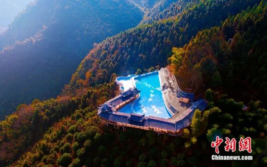 溆浦穿岩山景区的高山泳池。怀化市文化旅游广电体育局 供图