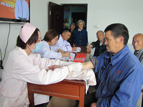 隆回县周旺镇为65岁老年人和慢性病人免费体检
