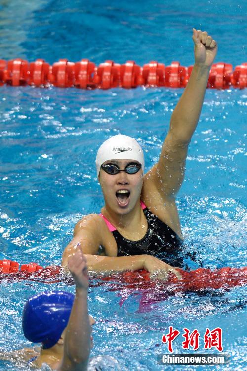 南京青奥会游泳比赛:中国女队4x100米混合泳接