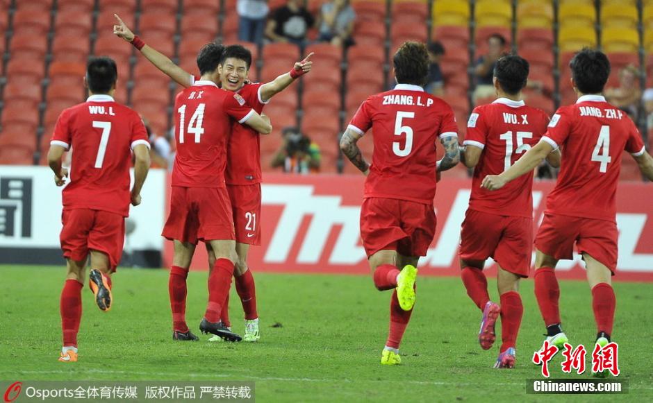 中国队亚洲杯1比0胜沙特 于海左脚任意球折射