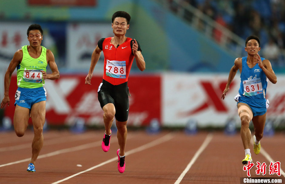 全运会男子百米决赛 张培萌加冕中国飞人--湖