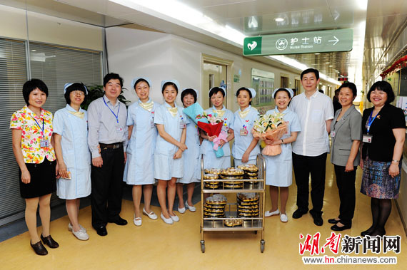国际护士节来临 湖南省肿瘤医院巧克力赠 白衣