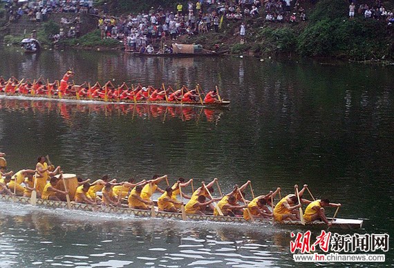 泸溪举办盛大五龙民族传统节