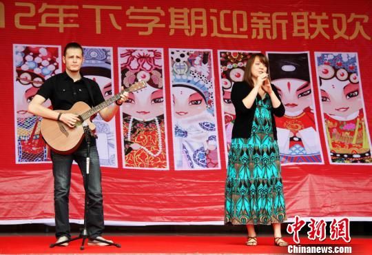 湖南师大国际汉语学院举行留学生迎新联欢会