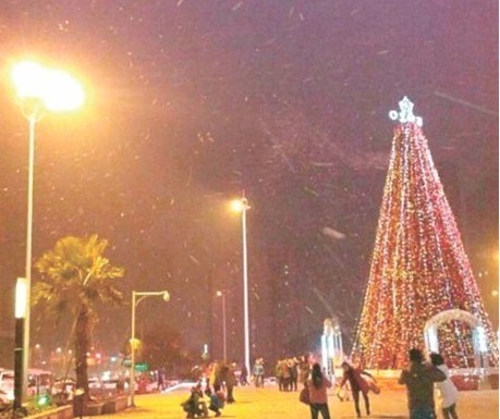 长沙多地圣诞夜偷偷飘雪 28日或还会下雪